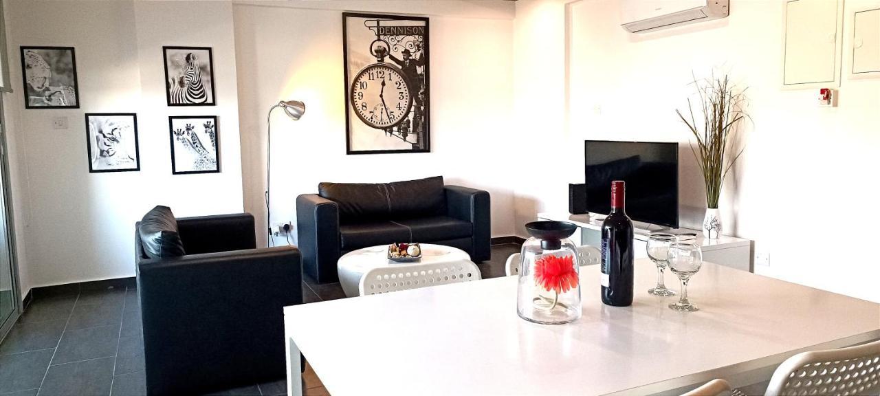 Dezo Luxury Town Apartment لارنكا المظهر الخارجي الصورة